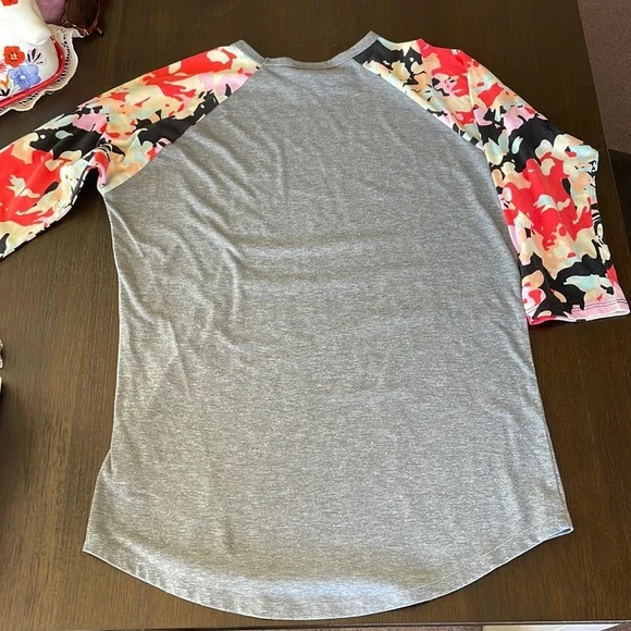 Lularoe women’s shirt ire small - Picture 3 of 8